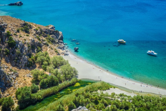 Travel to Crete with the quality cars of allargo