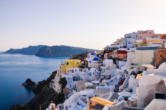 Travel to Santorini with the quality cars of allargo